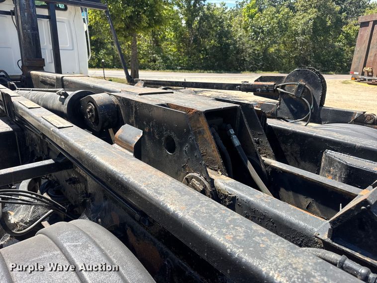 image for item DW6573 2005 Sterling hook lift truck