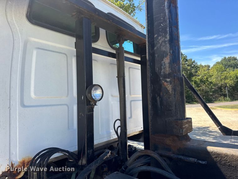 image for item DW6573 2005 Sterling hook lift truck