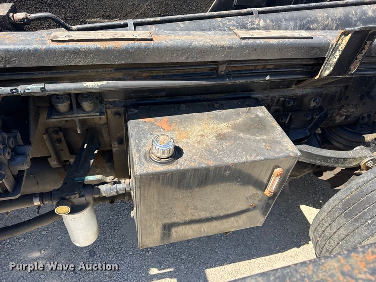 image for item DW6573 2005 Sterling hook lift truck