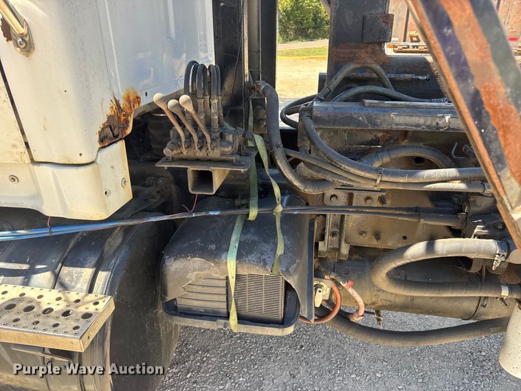 image for item DW6573 2005 Sterling hook lift truck