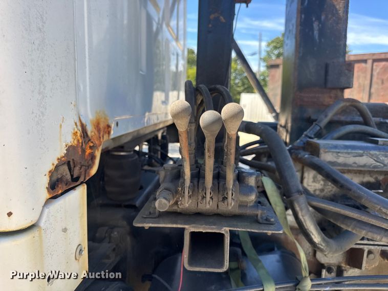 image for item DW6573 2005 Sterling hook lift truck