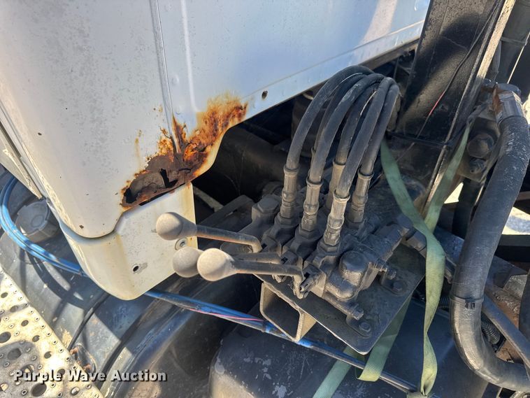 image for item DW6573 2005 Sterling hook lift truck