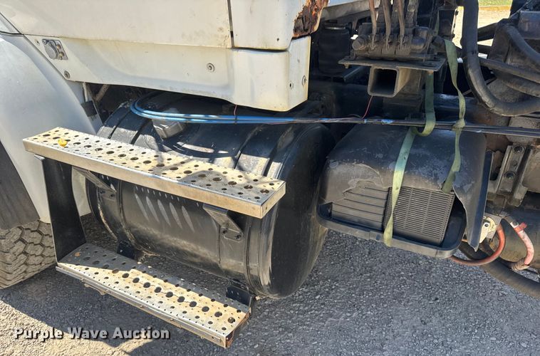 image for item DW6573 2005 Sterling hook lift truck