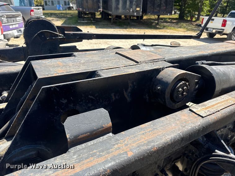 image for item DW6573 2005 Sterling hook lift truck