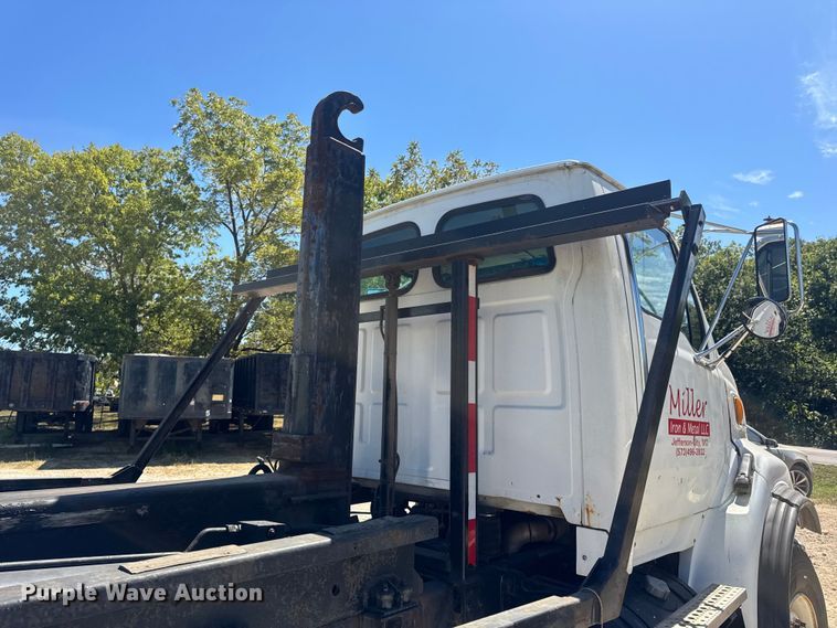 image for item DW6573 2005 Sterling hook lift truck