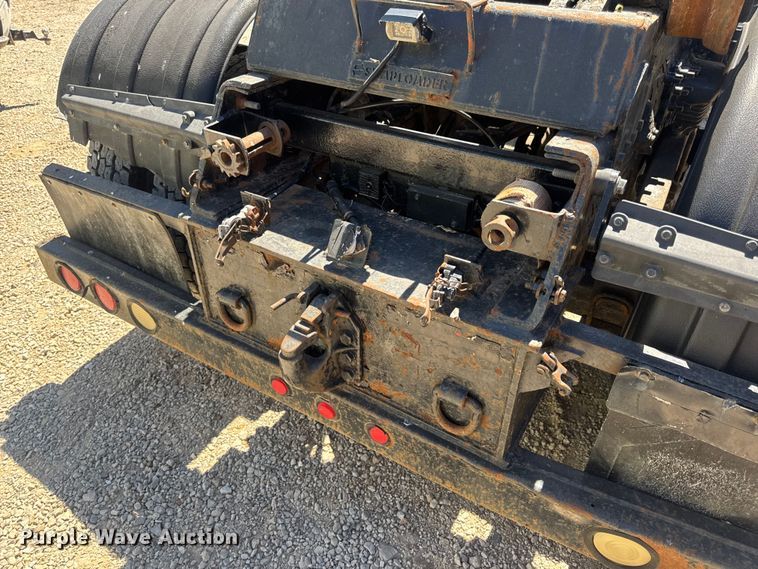 image for item DW6573 2005 Sterling hook lift truck