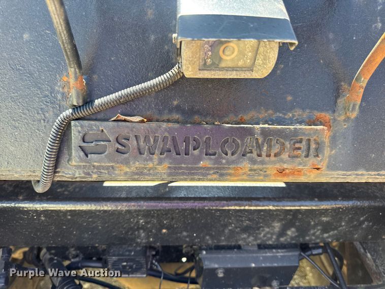 image for item DW6573 2005 Sterling hook lift truck