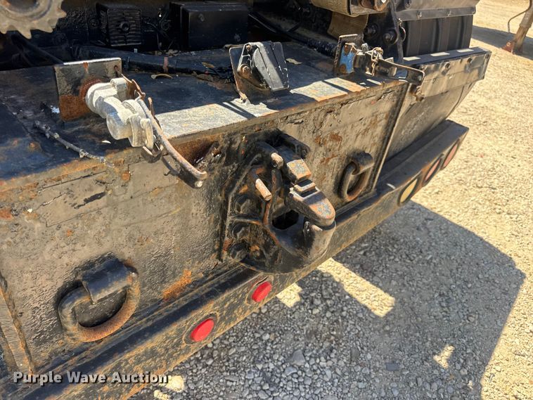 image for item DW6573 2005 Sterling hook lift truck