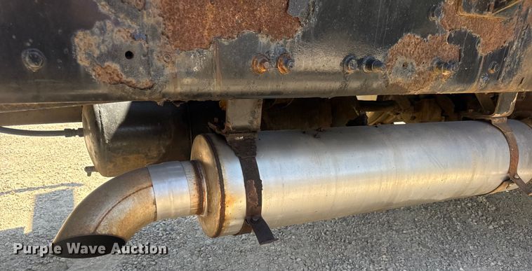 image for item DW6573 2005 Sterling hook lift truck