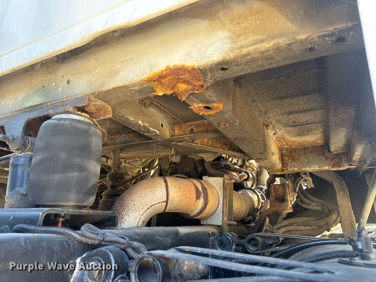 image for item DW6573 2005 Sterling hook lift truck