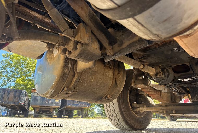 image for item DW6573 2005 Sterling hook lift truck