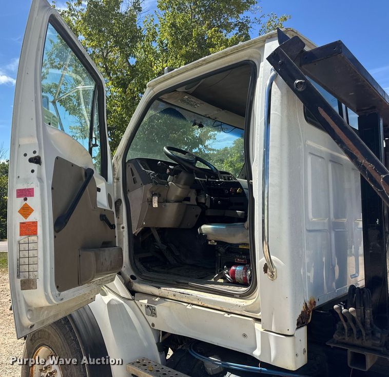 image for item DW6573 2005 Sterling hook lift truck