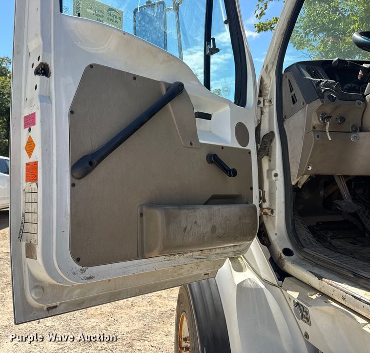 image for item DW6573 2005 Sterling hook lift truck