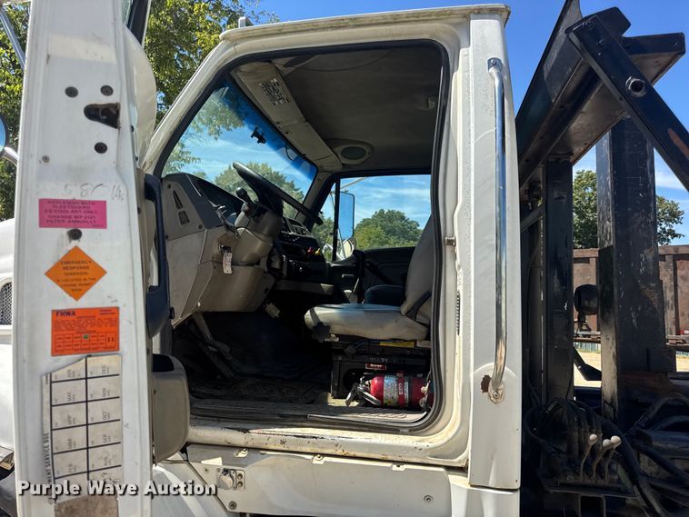 image for item DW6573 2005 Sterling hook lift truck