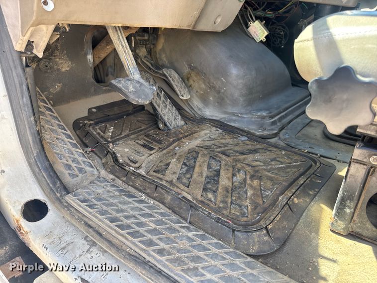 image for item DW6573 2005 Sterling hook lift truck