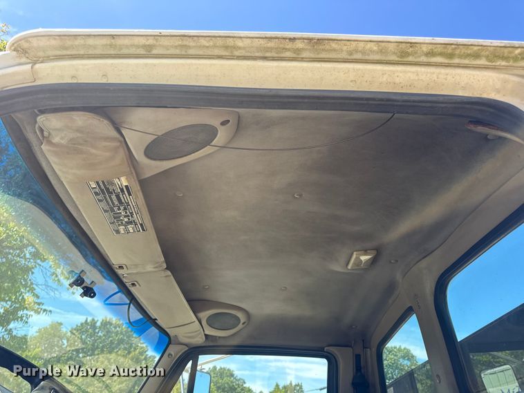 image for item DW6573 2005 Sterling hook lift truck