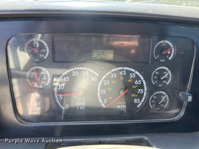 image for item DW6573 2005 Sterling hook lift truck