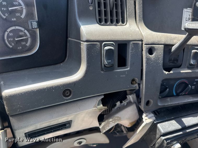 image for item DW6573 2005 Sterling hook lift truck