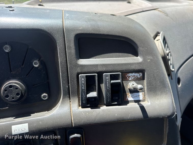 image for item DW6573 2005 Sterling hook lift truck