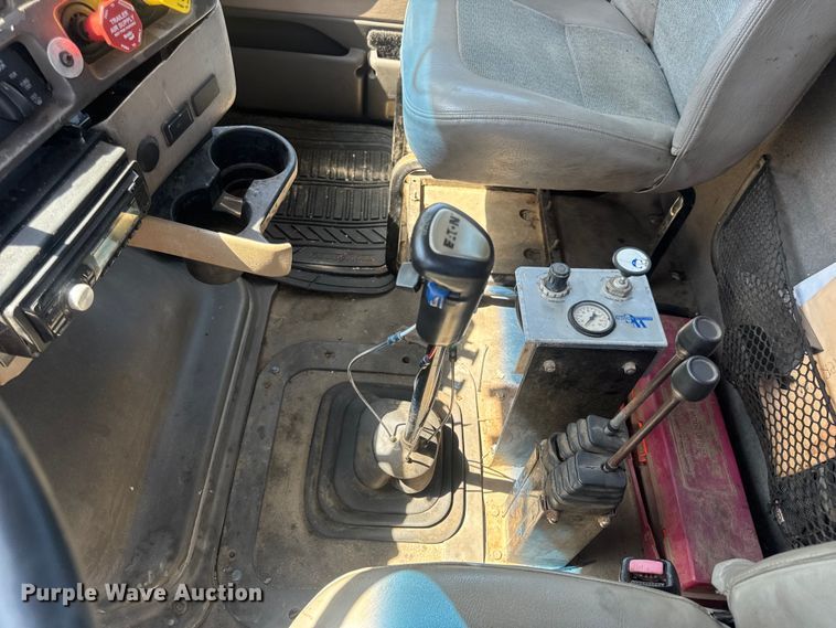 image for item DW6573 2005 Sterling hook lift truck