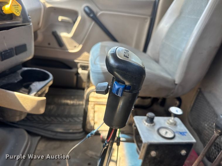 image for item DW6573 2005 Sterling hook lift truck