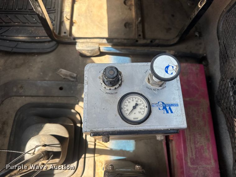 image for item DW6573 2005 Sterling hook lift truck