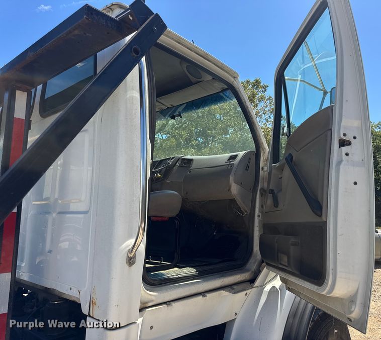 image for item DW6573 2005 Sterling hook lift truck