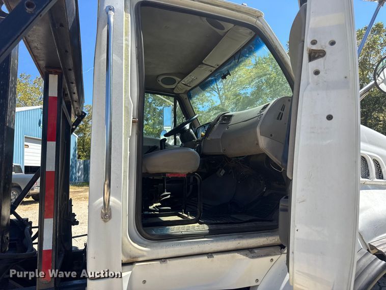 image for item DW6573 2005 Sterling hook lift truck