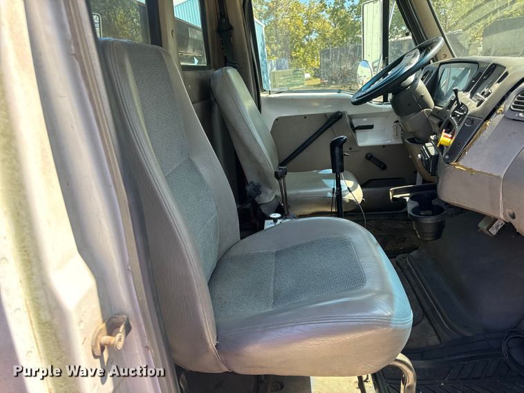 image for item DW6573 2005 Sterling hook lift truck