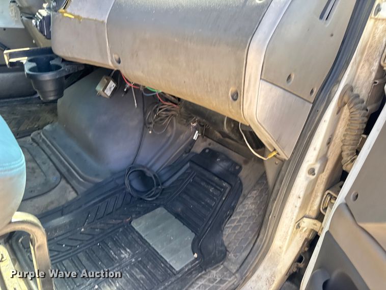 image for item DW6573 2005 Sterling hook lift truck