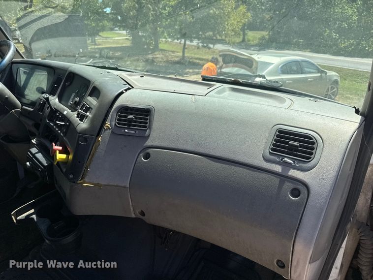 image for item DW6573 2005 Sterling hook lift truck