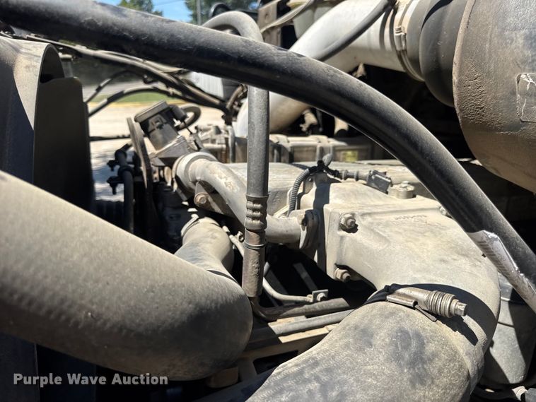 image for item DW6573 2005 Sterling hook lift truck