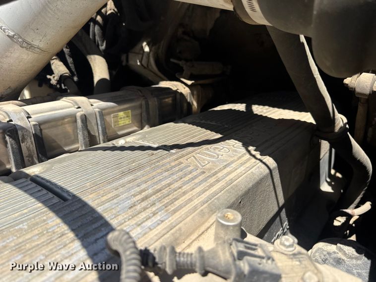 image for item DW6573 2005 Sterling hook lift truck