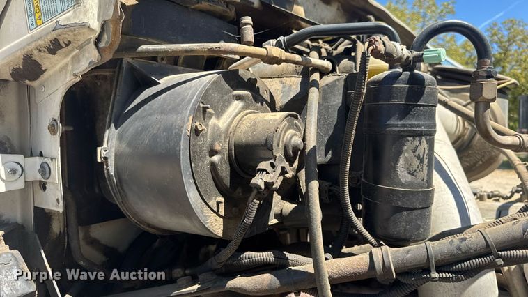 image for item DW6573 2005 Sterling hook lift truck