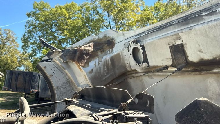 image for item DW6573 2005 Sterling hook lift truck