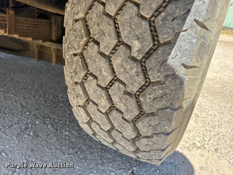 image for item DW6573 2005 Sterling hook lift truck