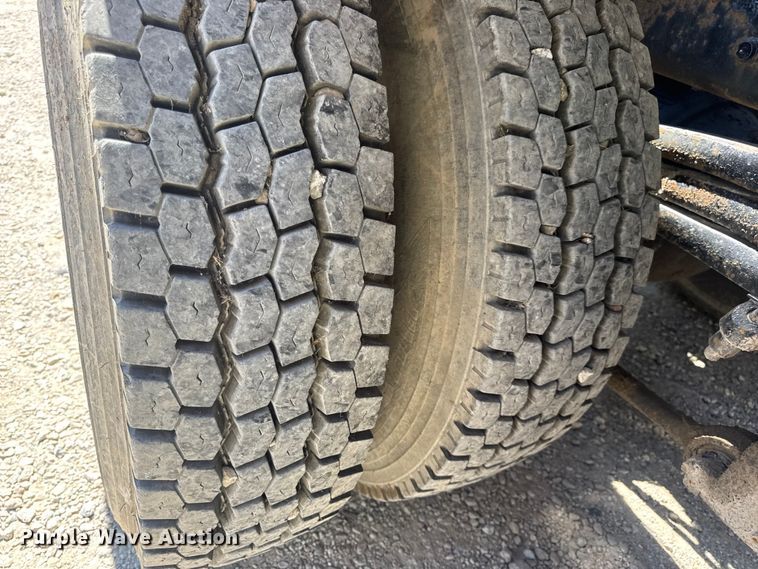 image for item DW6573 2005 Sterling hook lift truck