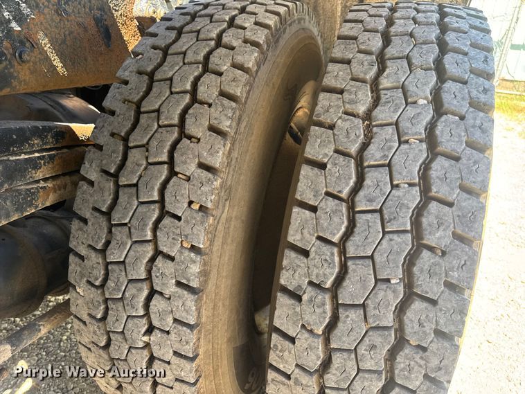 image for item DW6573 2005 Sterling hook lift truck