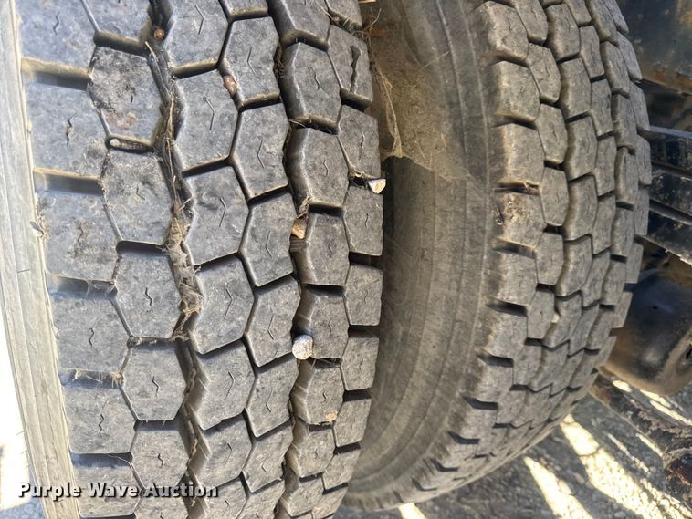 image for item DW6573 2005 Sterling hook lift truck