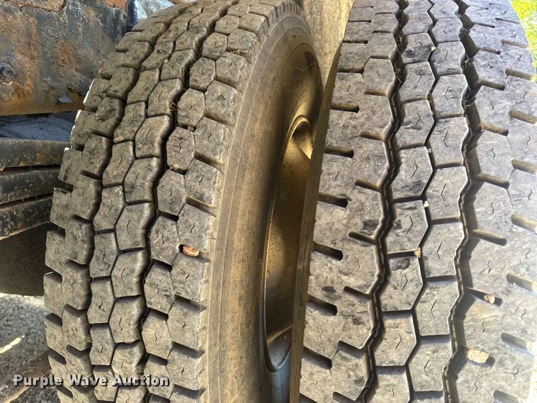 image for item DW6573 2005 Sterling hook lift truck