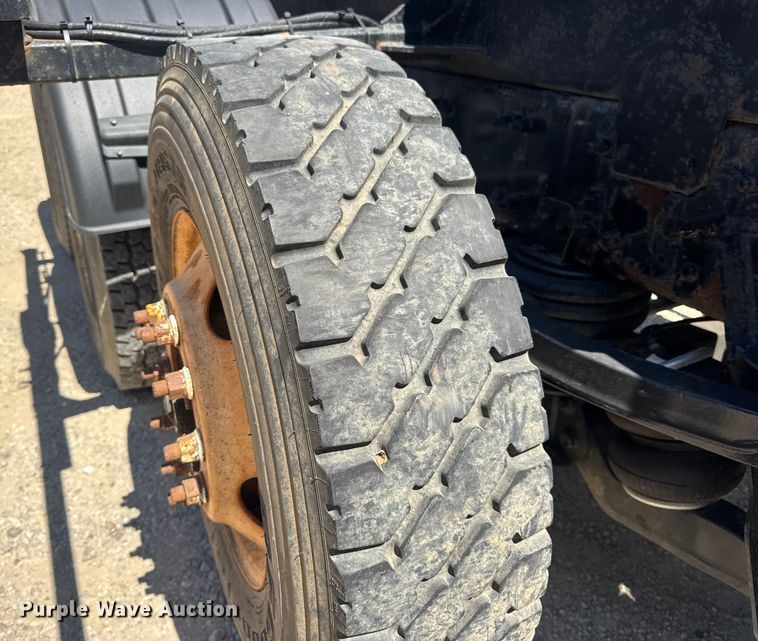 image for item DW6573 2005 Sterling hook lift truck