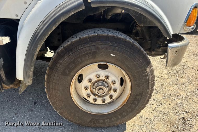 image for item DW6573 2005 Sterling hook lift truck