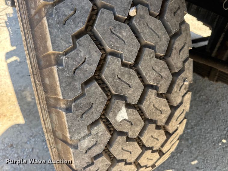 image for item DW6573 2005 Sterling hook lift truck