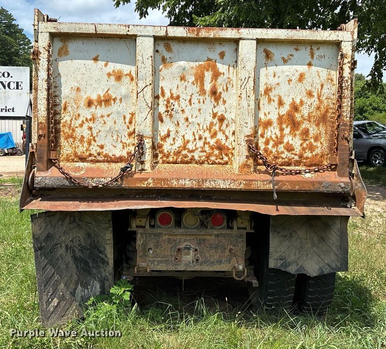 image for item DW7238 1995 International 9400 dump truck