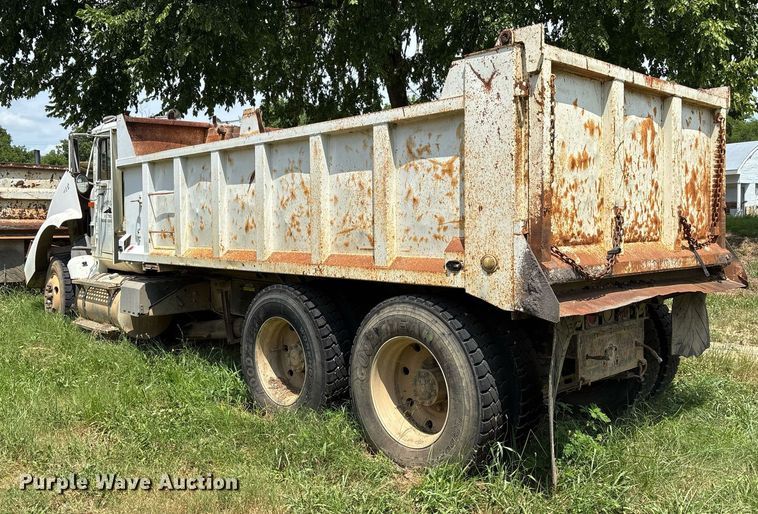 image for item DW7238 1995 International 9400 dump truck