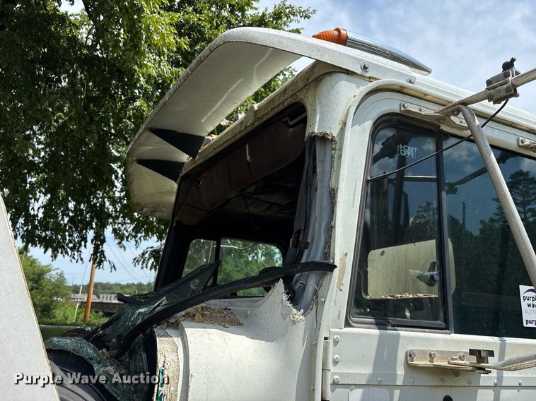 image for item DW7238 1995 International 9400 dump truck