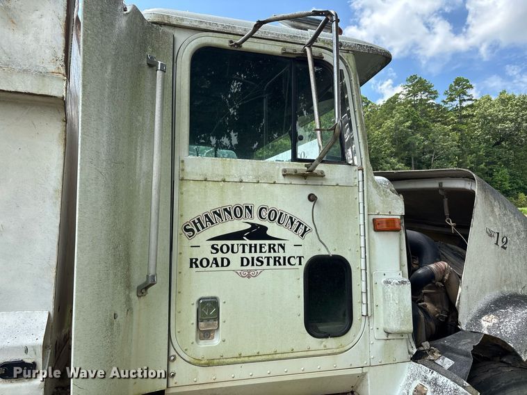 image for item DW7238 1995 International 9400 dump truck