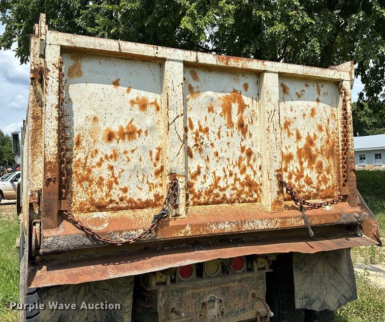 image for item DW7238 1995 International 9400 dump truck