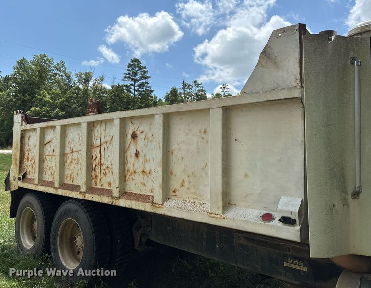 image for item DW7238 1995 International 9400 dump truck