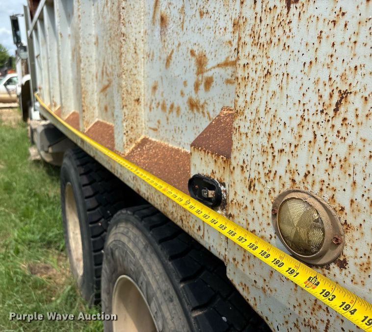 image for item DW7238 1995 International 9400 dump truck